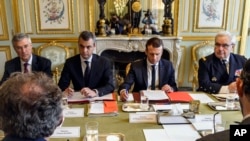 French President Emmanuel Macron, center right, chairs a security council meeting at the Elysee Palace in Paris, 18 May 2017. 