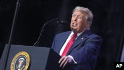Serok Trump di çalakiya şeva 25 Hezîranê ya bîranîna 250 salîya serxwebûna Amerîka de li National Mall li Washington DC.