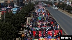Manifestantes en Bolivia demandan que las eleccines presidenciales se realicen antes de las fechas propuestas. La Paz, Bolivia, 28 de julio de 2020.