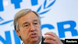 Sekretè Jeneral Nasyonzini an, Antonio Guterres, ki t ap pale ak laprès sou kriz refijye ki te poze ann Ewòp sa pa gen lontan.