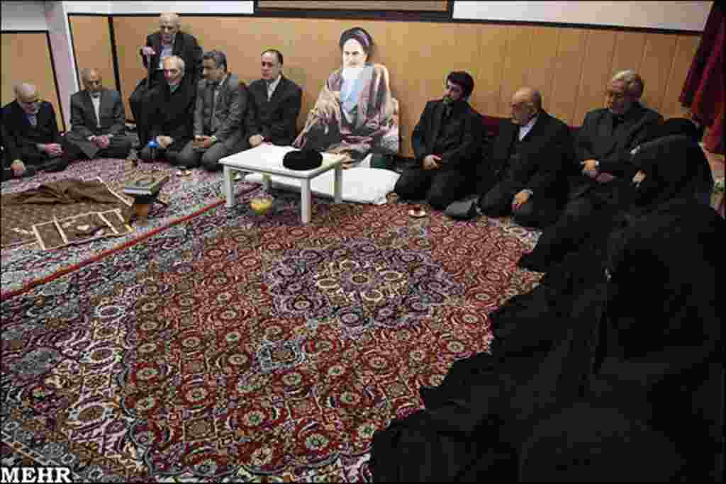 سی و سومین مراسم دهه فجر و بازسازی ورود آیت الله خمینی به تهران