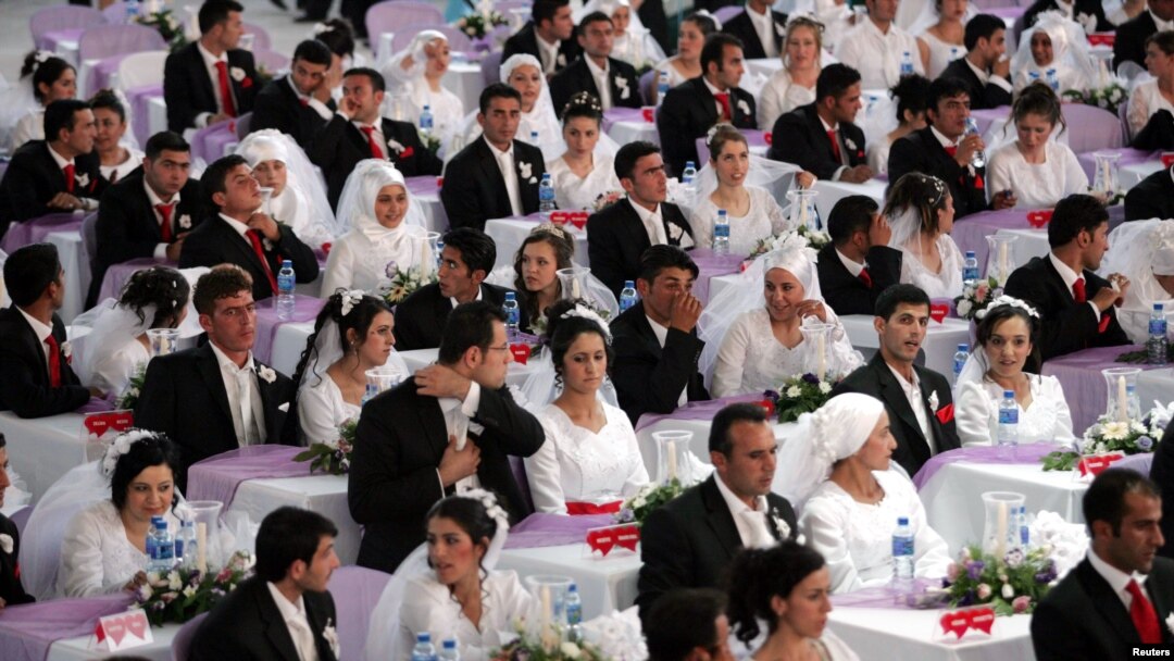 Uzman Psikolog Gürsoy, depremin ardından özellikle erkeklerin travmalarını dışa vurmakta zorlandığını belirterek, bunun aile içi şiddete ve boşanmalara neden olduğunu da söyledi.