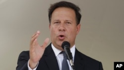 El presidente de Panamá, Juan Carlos Varela, dice que su país cooperará con otros países para mejorar la transparencia financiera.