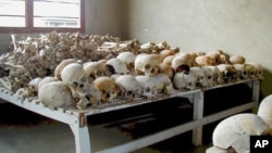 Xương sọ của các nạn nhân trong vụ diệt chủng ở Rwanda được giữ ngôi trường ở Murambi