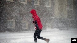 If you live with cold winters, don't let a little snow and cold temperatures stop you from an outdoor workout. (AP Photo/Michael Dwyer)