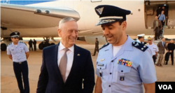 US Secretary of Defense Mattis was greeted upon arrival in Brasilia, Brazil, Aug. 13, 2018. (Photo: C. Babb / VOA)