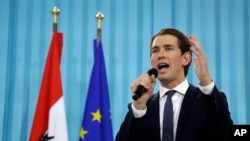 លោក Sebastian Kurz មេដឹកនាំ​គណបក្ស​ប្រជាជន​អូទ្រីស​ថ្លែង​សុន្ទរកថា បន្ទាប់​ពី​ការ​បោះឆ្នោត​សកល​ត្រូវ​បាន​បញ្ចប់​នៅ​ក្នុង​ក្រុង Vienna ប្រទេស​អូទ្រីស កាលពី​ថ្ងៃទី១៥ ខែតុលា ឆ្នាំ២០១៧។