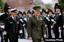 FILE - U.S. Joint Chiefs Chairman General Joseph Dunford Jr., right, with Norwegian Chief of Defense Admiral Haakon Bruun-Hanssen at Akershus fortress, Sept. 19, 2017. (Torbjørn Kjosvold / Forsvaret)