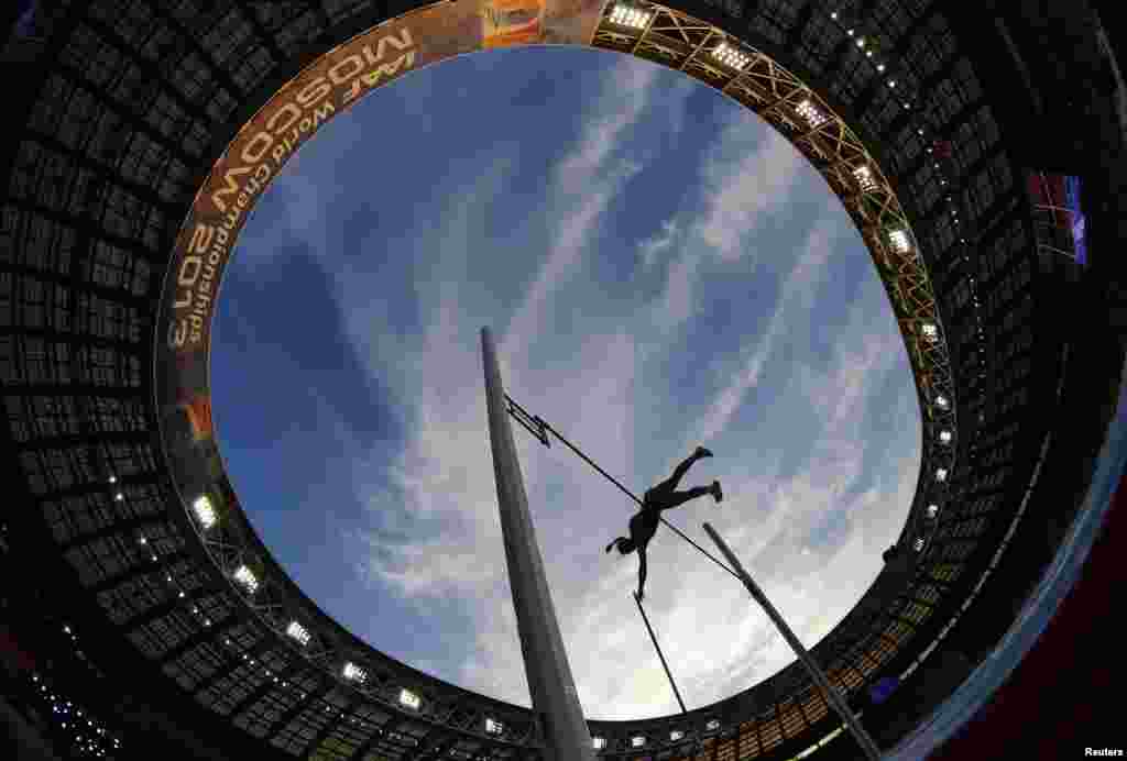 Silke Spiegelburg of Germany competes in the women&#39;s pole vault final during the IAAF World Athletics Championships at the Luzhniki stadium in Moscow, Russia.