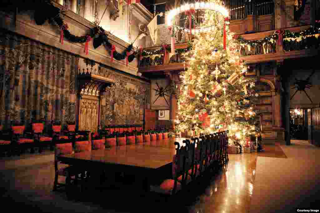 Biltmore Banquet Hall decorated for Christmas.