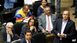 Los diputados representantes del gobierno en disputa de Nicolás Maduro se reincorporaron a las sesiones regulares de la Asamblea Nacional de Venezuela