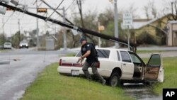 Cơn bão cấp độ 4 Harvey tràn vào Texas cuối ngày 25/8 với sức gió lên tới 209 km một giờ, gây nhiều thiệt hại.