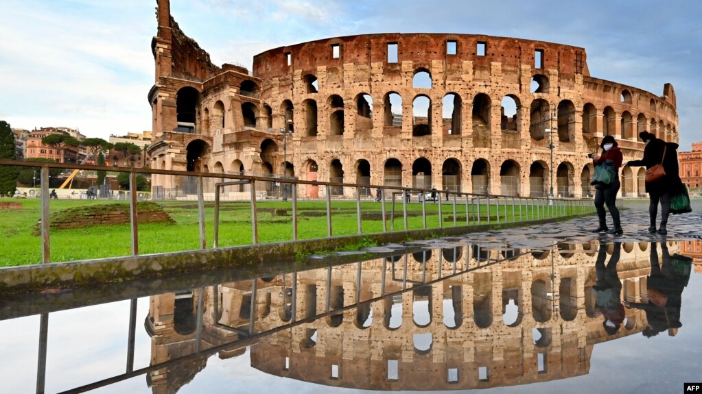Monumen Colosseum di Roma, Italia, sepi dari pengunjung di tengah wabah COVID-19 di seluruh dunia (foto: ilustrasi).