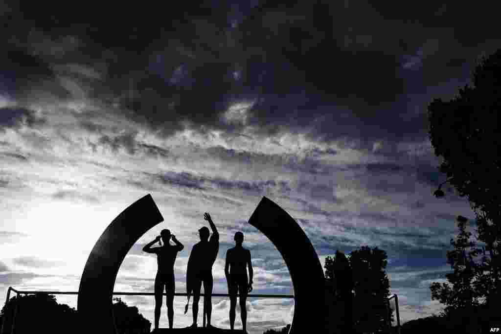 Tour de France 2018 winner Great Britain&#39;s Geraint Thomas (C), wearing the overall leader&#39;s yellow jersey, second-placed Netherlands&#39; Tom Dumoulin (L) and third-placed Christopher Froome of Great Britain (R) celebrate on the podium after the 21st and last stage of the 105th edition of the Tour de France cycling race between Houilles and Paris Champs-Elysees, July 29, 2018.