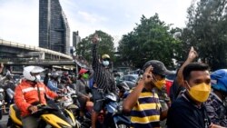 ဘန်ကောက်ကဆန္ဒပြပွဲ ရာဘာကျည်သုံးဖြိုခွဲမှုကြောင့် ၃ ဦး ဒဏ်ရာရ