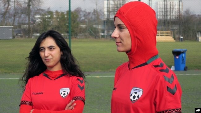 شبنم مبارز و خالده پوپل در دنمارک