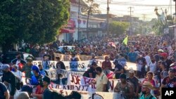 Una caravana de migrantes, la mayoría de Centroamérica, inicia su marcha hacia el norte desde Tapachula, México. Octubre 23, 2021.