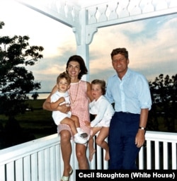 John F. Kennedy Jr., Mrs. Kennedy, Caroline Bouvier Kennedy, President Kennedy at Hyannis Port on August v4, 1962. (Cecil Stoughton/The White House/John F. Kennedy Presidential Library and Museum)