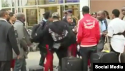 Koffi Olomide akimpiga teke densa wake JKIA, Nairobi