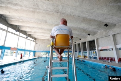 Public pools in Southern France become measure of inequality