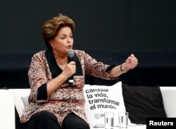La expresidente de Brasil Dilma Rousseff asiste al Foro Mundial de Pensamiento Crítico en Buenos Aires, Argentina, el 19 de noviembre de 2018.