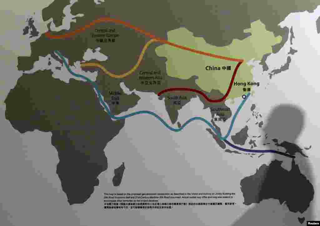 在香港亚洲金融论坛展示的一带一路示意图（2016年1月18日）. 2013年，中国试图筹建亚洲基础设施投资银行，并以此为核心，筹划了&ldquo;丝绸之路经济带&rdquo;和&ldquo;21世纪海上丝绸之路&rdquo;的&ldquo;一带一路&rdquo;蓝图