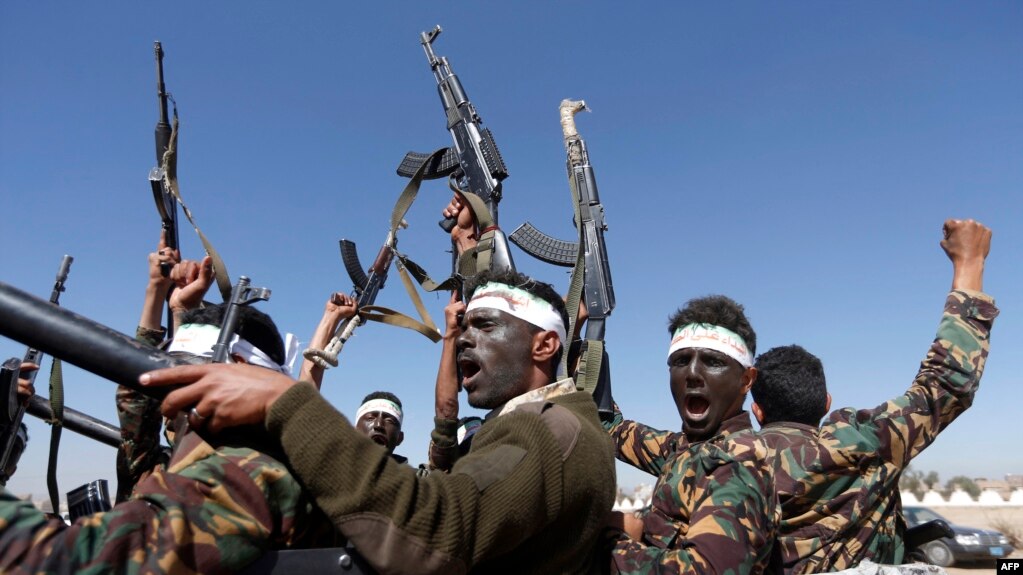 Хуситы в Сане проводят мобилизацию для борьбы с проправительственными силами. Йемен, З января 2017 года. (Photo by Mohammed HUWAIS / AFP).