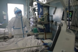 A medical worker is seen at the intensive care unit (ICU) of Jinyintan hospital in Wuhan, the epicentre of the novel coronavirus outbreak, in Hubei province, China, Feb. 13, 2020. (Credit: China Daily)