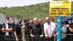 Arhiv - Izraelski premijer Benjamin Netanjahu u posjeti Maunt Meronu u sjevernom Izraelu gdje se dogodio smrtonosni stampedo za vrijeme jednog vjerskog praznika, 30. aprila 2021.
