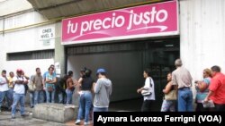 A diario los venezolanos invierten hasta cinco horas en fila para poder comprar alimentos.