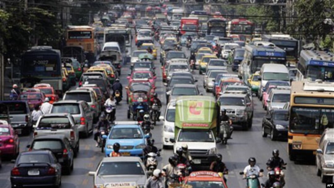 Kemacetan lalu lintas di Bangkok. Kendaraan dari anggota keluarga kerajaan dianggap memperparah kemacetan. (Foto: AFP)