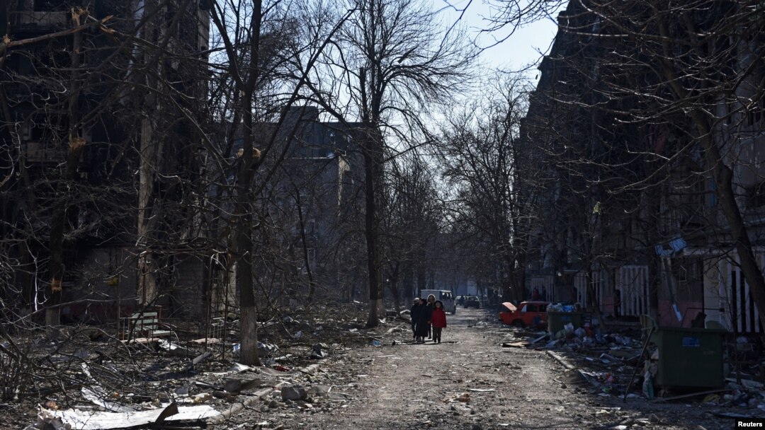 Dân thường tại thành phố Mariupol.