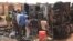 Le camion-citerne après son explosion à Niamey au Niger le 6 mai 2019.