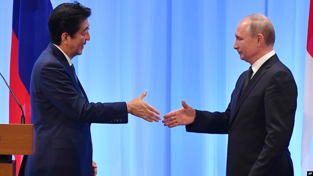 BAP握手会 Awkward Handshakes, a Truce But at Least No G-20 Bust-Ups