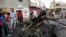 Stanovnici kraj mesta jedne od današnjih eksplozija automobila bombi, u Bagdadskoj četvrti Kamalija