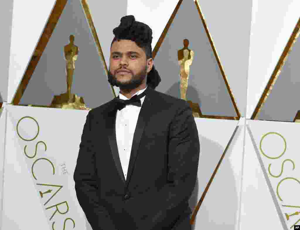 The Weeknd tiba di Oscars pada 28 Februari 2016, di Dolby Theatre, Los Angeles.