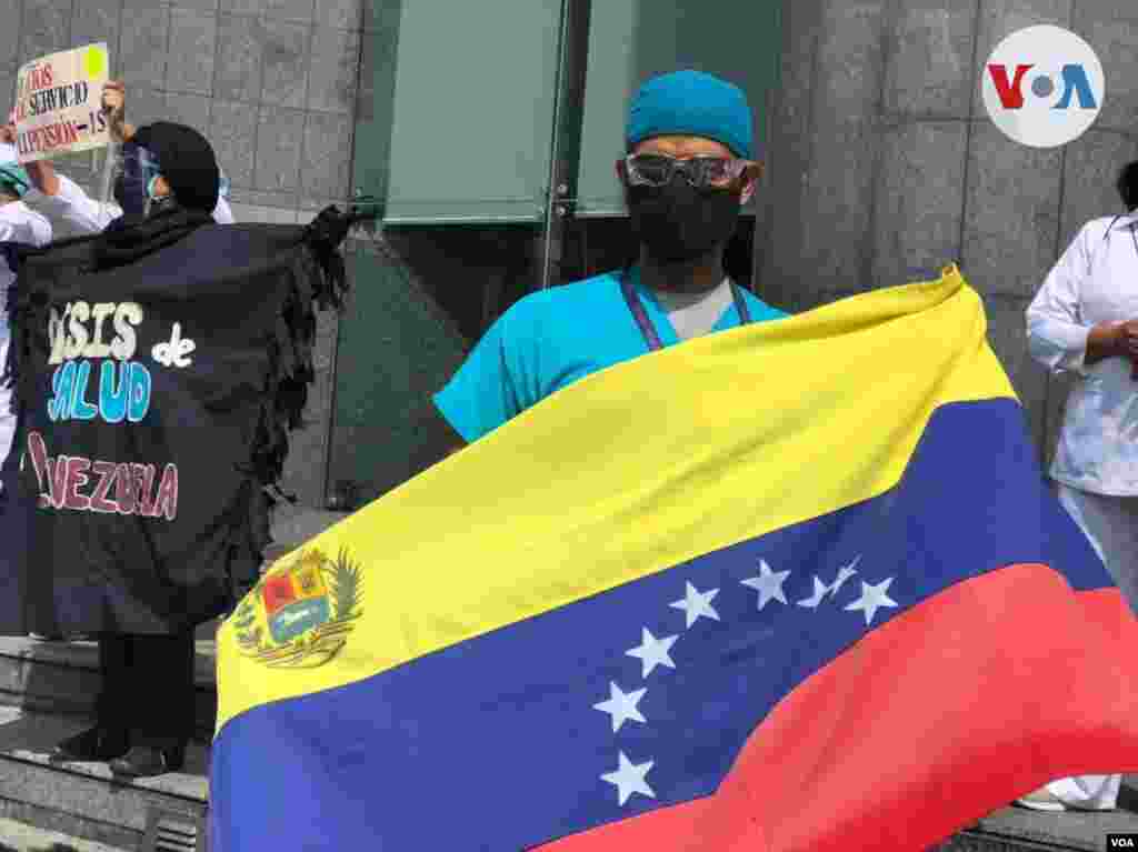 El gremio de enfermer&#237;a venezolano es solo uno de los m&#225;s recientes salir en salir a las calles de Caracas pidiendo sus derechos. Al principios del mes el protagonismo fue de los profesores. Foto: &#193;lvaro Algarra.