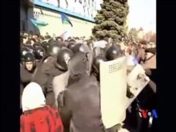 親俄示威者佔據了烏克蘭盧甘斯克安全機關總部