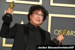 Sutradara "Prasite" Bong Joon Ho di ajang Oscars 2020 di Los Angeles (Jordan Strauss/Invision/AP)