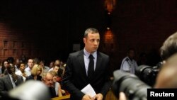 Oscar Pistorius pagó una fianza de 11.000 dólares para salir de la cárcel mientras espera la fecha del juicio.