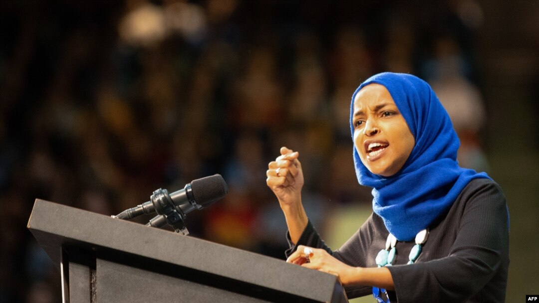 Ilhan Omar, anggota Kongres mewakili Minnesota saat menghadiri kampanye untuk balon capres Demokrat, Senator Bernie Sanders di The Saint Paul River Center, 2 Maret 2020 di Saint Paul.