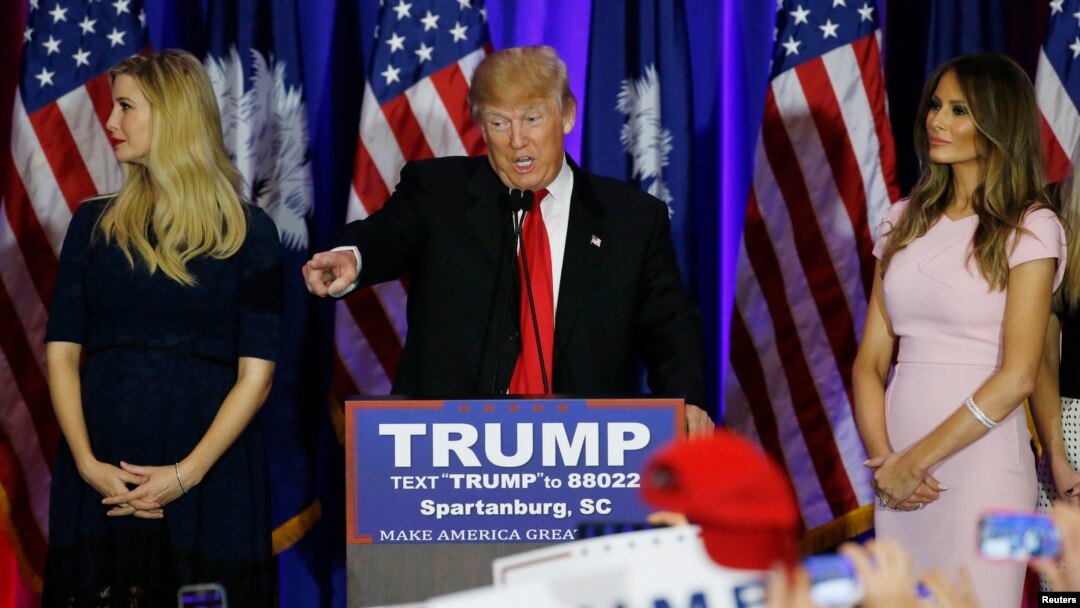 Respublikachilar partiyasidan prezidentlikka da'vogar Donald Tramp oilasi bilan Janubiy Karolinada, 20-fevral, 2016-yil
