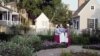 These women are among dozens of characters who depict the inhabitants of Colonial Williamsburg, interacting with visitors as they do so. (Carol M. Highsmith)