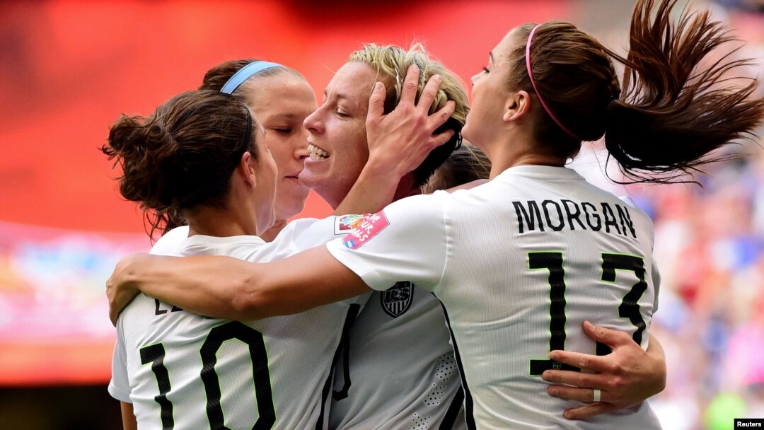 Tim sepakbola putri AS dalam pertandingan melawan Nigeria dalam Piala Dunia Sepakbola Putri (16/6). 