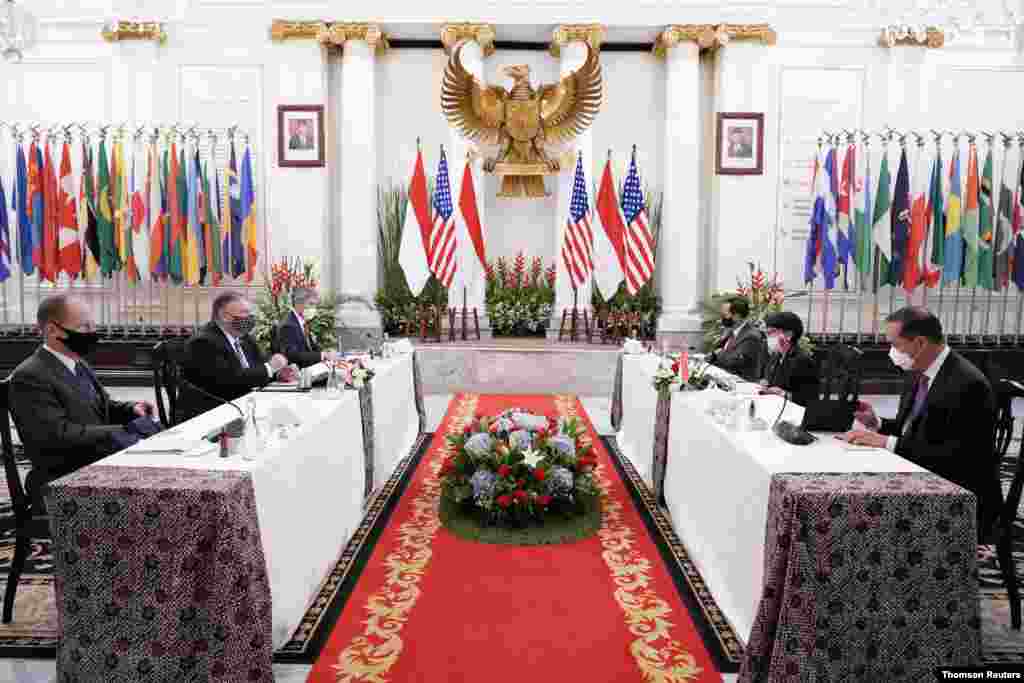 남아시아 순방 마지막 일정으로 인도네시아를 방문한 마이크 폼페오 미국 국방장관이 레트노 마르수디 외무장관과 회담했다.