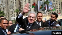 Leftist politician Hamdeen Sabahi (C) waves upon arrival to submit his bid to run in the presidential poll at the election committee office in Cairo, April 19, 2014.