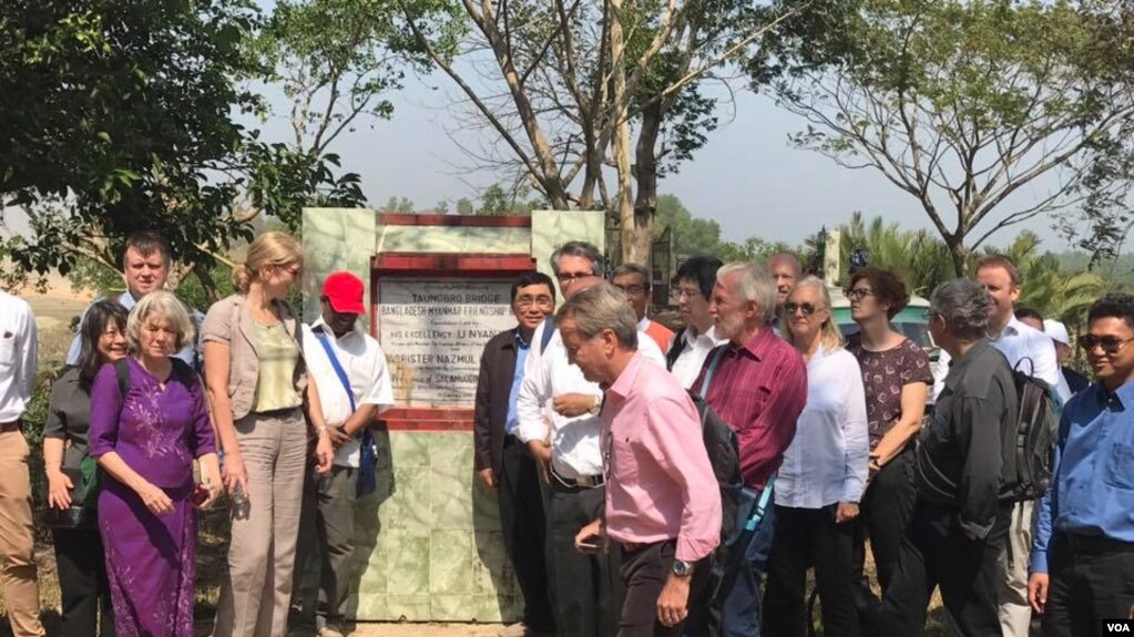 ဥေရာပသံတမန္မ်ား ဒုကၡသည္လက္ခံေရးစခန္းမ်ားေလ့လာ။