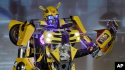 Contestant "Bumblebee" waves to the crowd during the 41st Annual Comic-Con Masquerade costume competition in San Diego, California, July 11, 2015.