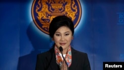 Thủ tướng Thái Lan Yingluck Shinawatra nói chuyện với các phóng viên tại Bangkok, ngày 7/5/2014. 