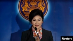 PM Thailand Yingluck Shinawatra memberikan keterangan kepada para wartawan di Bangkok (7/5). 